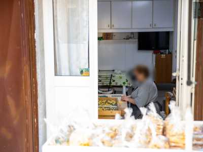 ...che producono e vendono all�esterno la tipica pasta fresca barese